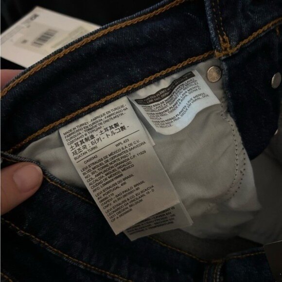 NWT Levi’s Premium Wedgie Icon Jeans High Rise Tapered Leg Denim Aritzia Sz 28 - Picture 12 of 14